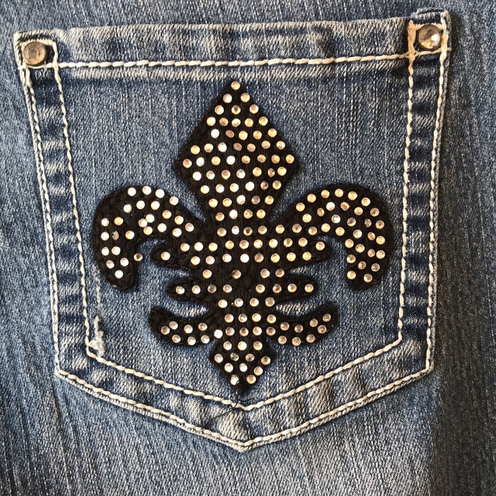 Red Rivet Distressed Cropped Jeans - Picture 11 of 16
